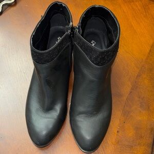 Qupid Black Ankle Booties